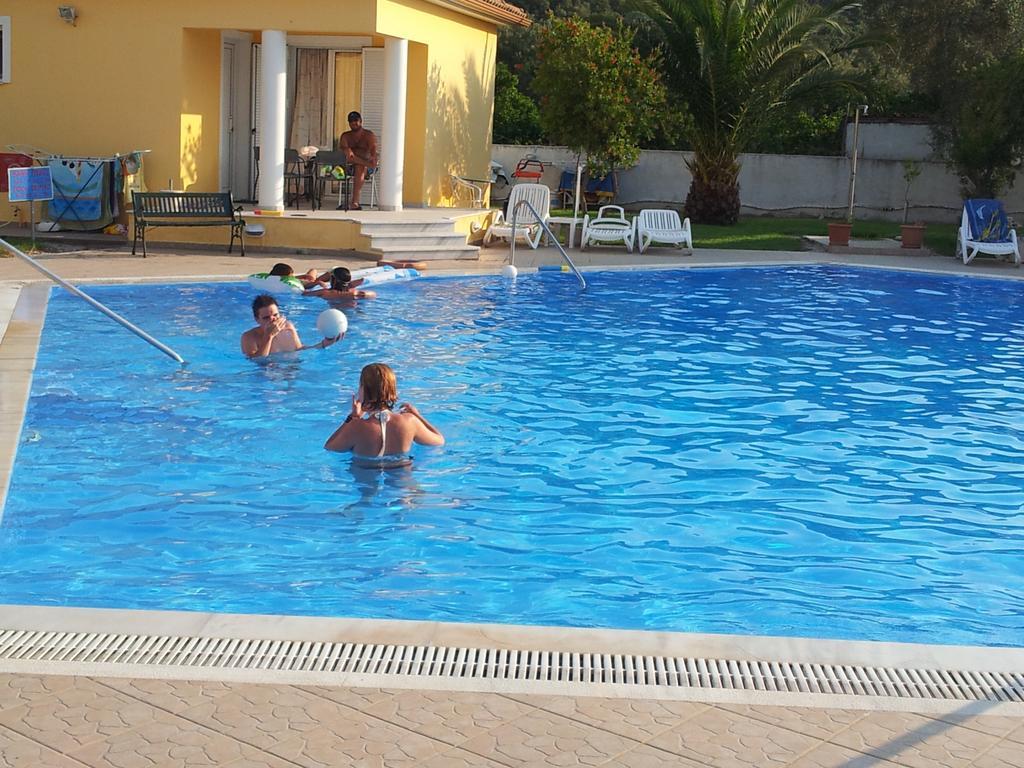 Iliaktida Studio-Villas Frínion Camera foto