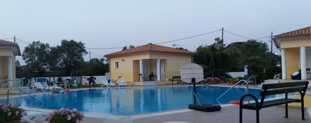 Iliaktida Studio-Villas Frínion Esterno foto